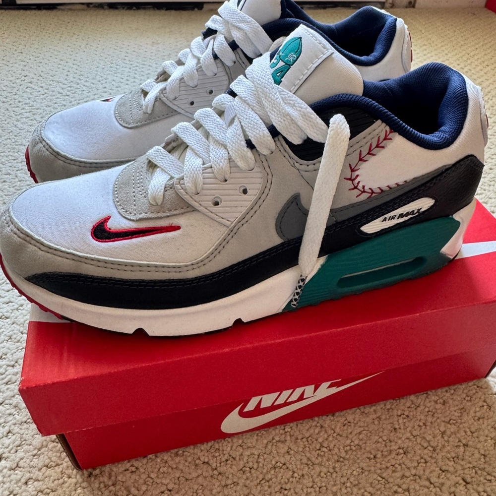 Nike Air Max Sneakers - Ken Griffey Jr. edition size 5 youth